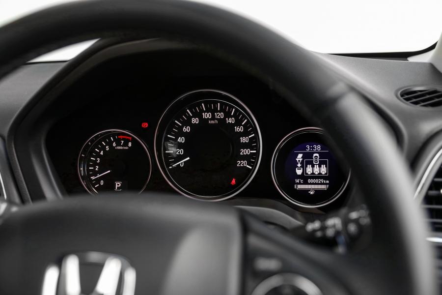 Панель приборов Honda HR-V VTi-LX 2018 года  (AU) (фото 11 из 25)